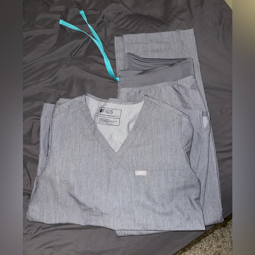 Figs Gray Scrub Set with Blue Accent